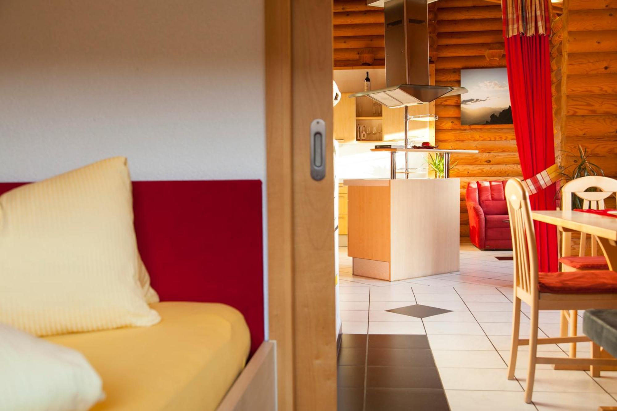 Camping Dreilaendereck Blockhuetten & Apartments Ried im Oberinntal Room photo