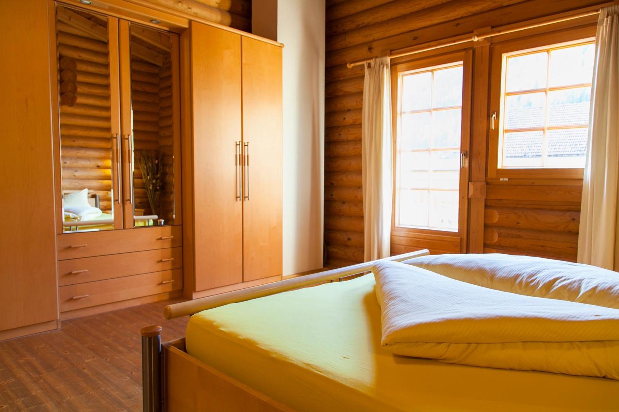 Camping Dreilaendereck Blockhuetten & Apartments Ried im Oberinntal Room photo